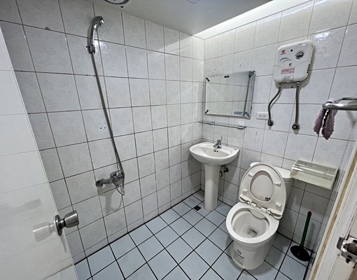 誠租--我愛龍邦獨洗獨曬大套房+陽台 - Image 8