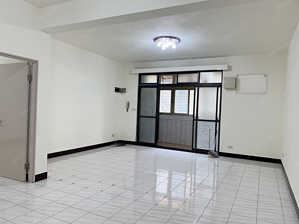 格調美居~土城站~成熟社區~格局方正 - Image 1