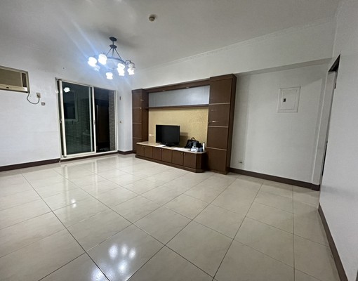 鼎新商圈/陽台進出/中高樓景觀大四房/可租補入戶籍 - Image 2