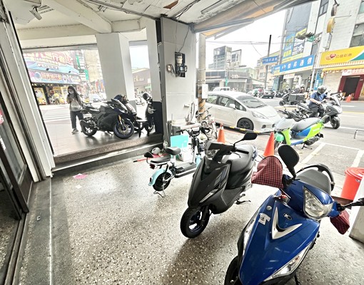 向上市場🍁店面營登🍁可餐飲🍁整棟三樓含地下室 - Image 1