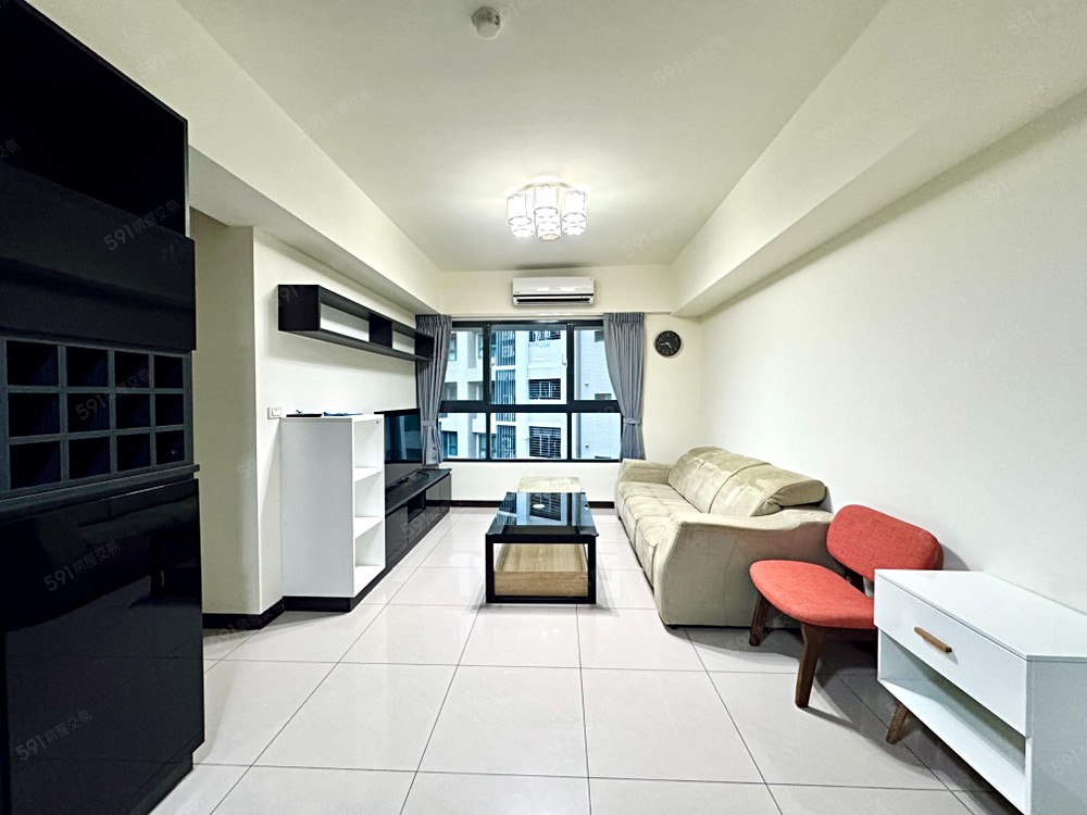 客廳整體空間感舒適不壓迫