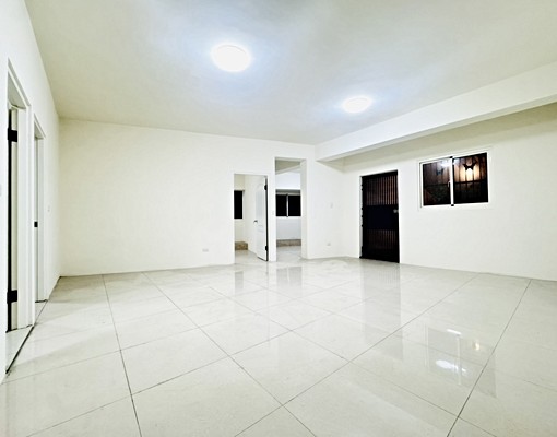 大里霧峰三房透天✨三房廚房三衛浴✨近朝陽修平✨雙主臥間間開窗 - Image 1