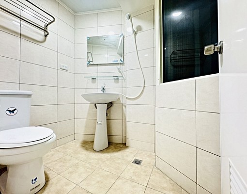 大里霧峰三房透天✨三房廚房三衛浴✨近朝陽修平✨雙主臥間間開窗 - Image 8