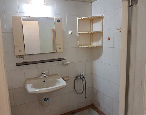 鳳山中崙二標，2樓有電梯及超大陽台，去超商取貨不用1分鐘 - Image 3