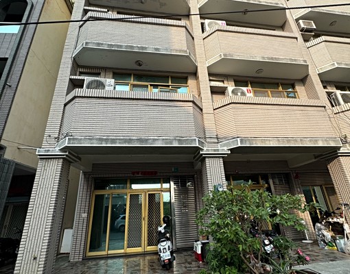 安南優質整棟透天店面出租(可申報租房補貼) - Image 1