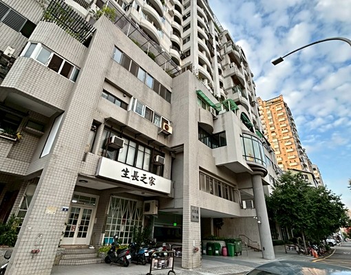 西區美術館大四房平面車位樓中樓 - Image 1