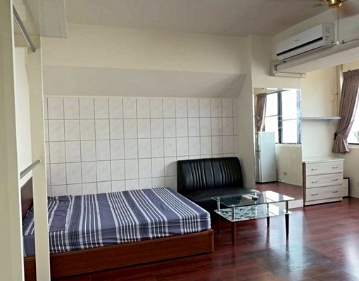 中正路旁獨立套房/台水電/可租補 - Image 3