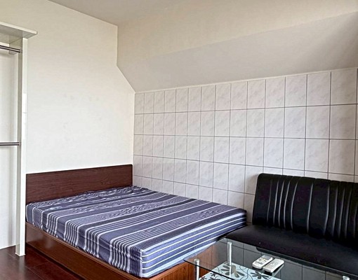 中正路旁獨立套房/台水電/可租補 - Image 2