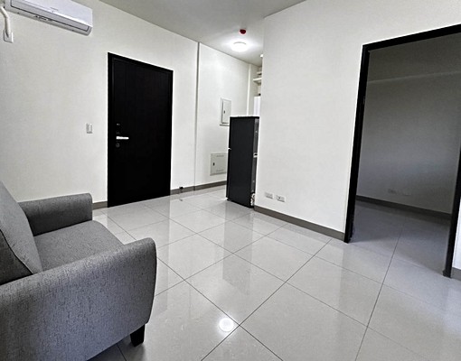 ｜城揚綠廳院｜綠景三房平車(附傢俱電) - Image 1