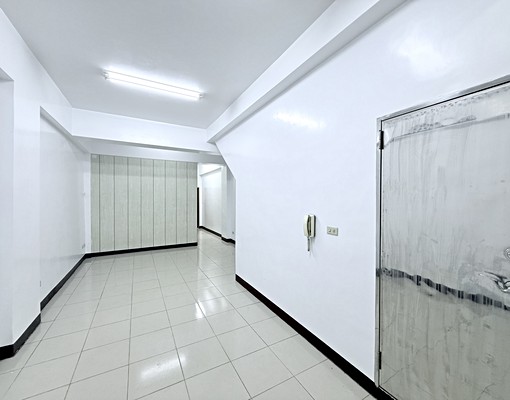 捷運三重國小站步行2分鐘住辦一樓地點佳整棟重建屋況佳-專任約 - Image 4