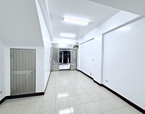 捷運三重國小站步行2分鐘住辦一樓地點佳整棟重建屋況佳-專任約 - Image 3