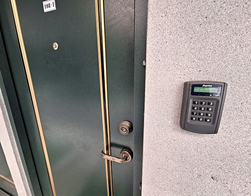 正義北路。門禁磁卡1樓。新裝潢2房。附傢俱电網路 - Image 11