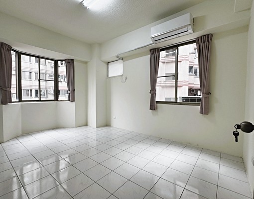 近花園夜市整層獨戶3房平面車位+1機車位華廈 - Image 16