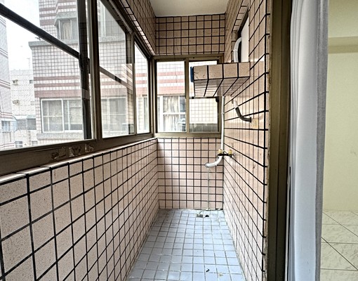 近花園夜市整層獨戶3房平面車位+1機車位華廈 - Image 9