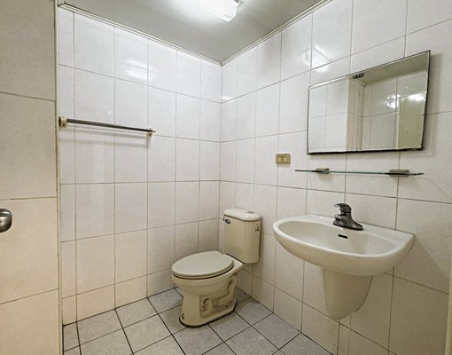 近花園夜市整層獨戶3房平面車位+1機車位華廈 - Image 14