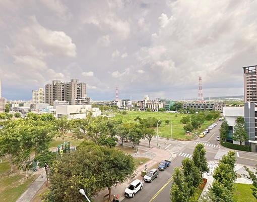 高鐵特區朝南面公園採光3房✨雙衛浴陽台✨瓦斯爐廚房✨可租補 - Image 1