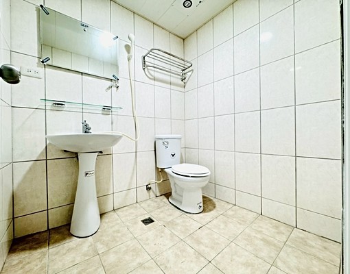 西屯逢甲商圈旁✅租補可談✅可貓狗✨冷氣免費裝✨三房空屋大空間 - Image 10