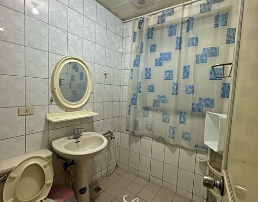 店面&住家&辦公室皆可*近關新路商圈*大坪數 - Image 4