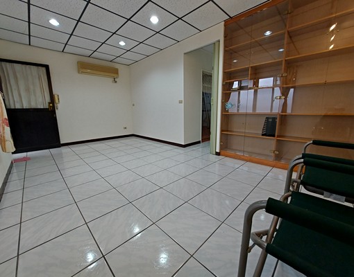 近車站寧靜二房~全新廚具.衛浴~全室油漆粉刷 - Image 2