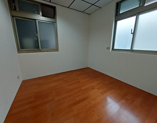 近車站寧靜二房~全新廚具.衛浴~全室油漆粉刷 - Image 4