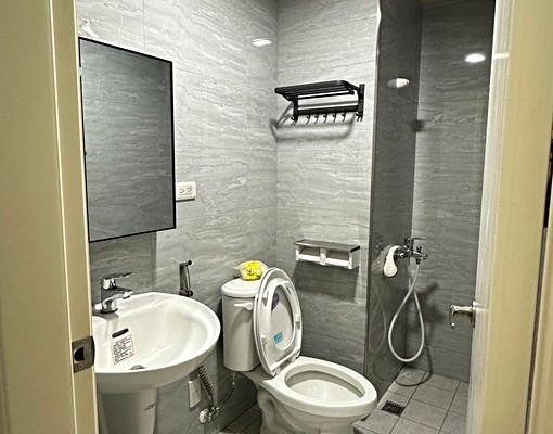 屋主自租大里超讚小套房全新完工電梯大樓大推 - Image 4