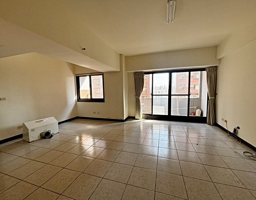 出租經國新城平車4房 - Image 3