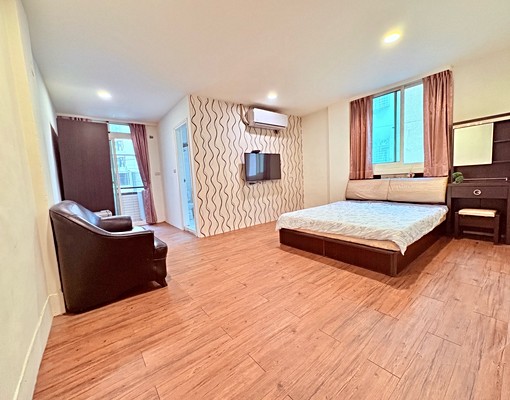 近捷運正北平路獨立陽台大套房 - Image 1