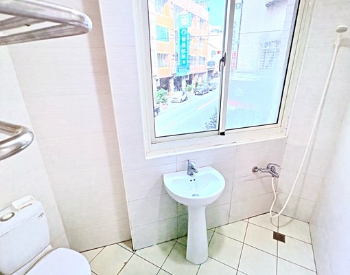 近捷運正北平路獨立陽台大套房 - Image 4