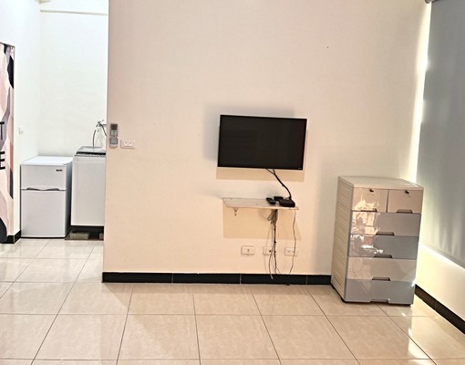 (近燦坤、市議會)近全新陽台套房交通佳 - Image 5