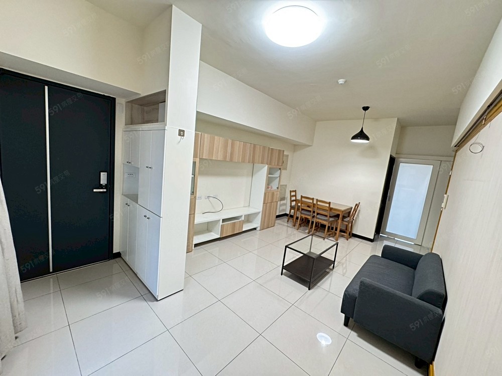 玄關有足夠的鞋櫃收納空間