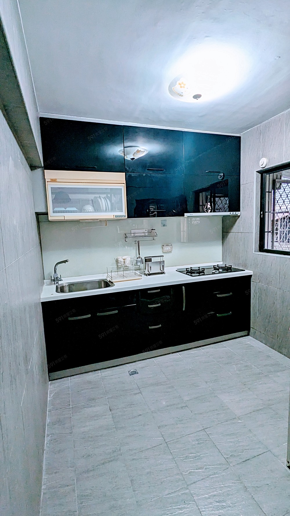 廚房
含瓦斯爐、抽油煙機、流理臺(廚下濾水設備、熱飲機)