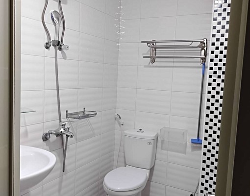 三多商圈捷運百貨獨立洗衣機陽台套房出租 - Image 3