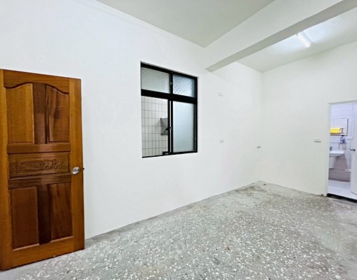 三重🚝租補戶籍✅地下室‼️可工作室💼空間大格局方正 - Image 4