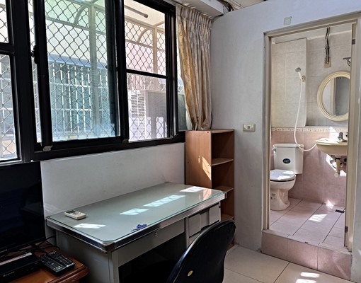 近學區,巷道內,鬧中取靜,採買購物皆方便生,採光佳,衛浴開窗 - Image 5