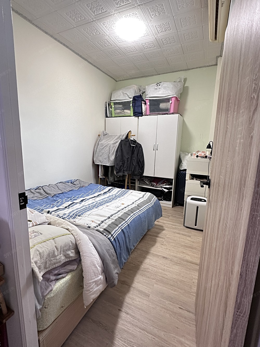 房間(1)約3坪SPC木地板,分離式冷氣.