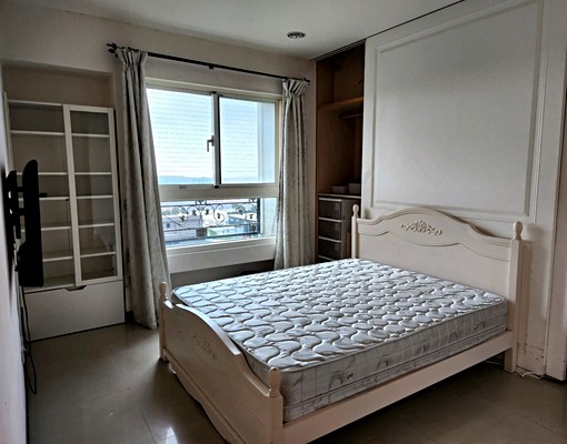 家樂福商圈，全屋3面採光，溫馨裝潢鴻福園3房2廳含平面車位 - Image 3