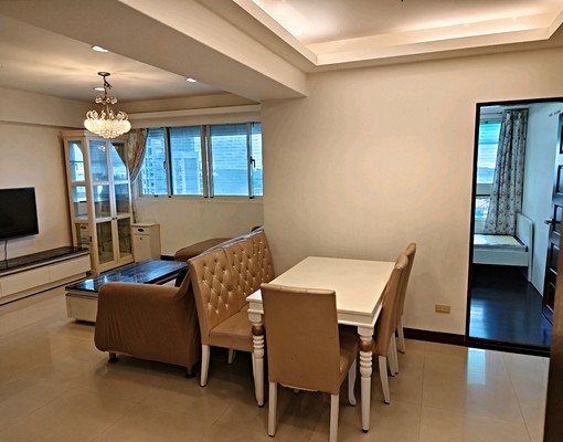 家樂福商圈,全屋3面採光好通風佳,溫馨裝潢3房2廳含平面車 - Image 2