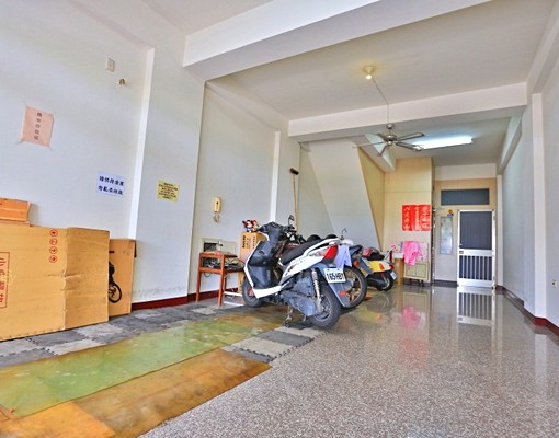 台江文化中心旁優質透天套房+客廳 - Image 3