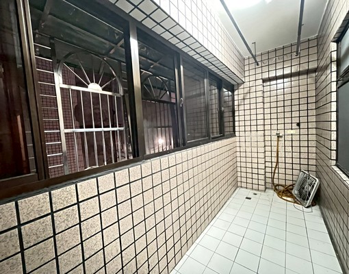 <甚麼都可>低總社區電梯溫馨４房車含管✨中信翔翔✨ - Image 14