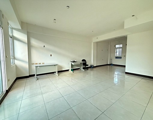 【冠軍推薦】【冠軍奇奇】出租中山區學院旁二戶打通三樓大空間 - Image 1