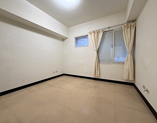 超美三房平車🔥現況出租不談補🔥可雙租補🔥有一間房沒冷氣 - Image 3