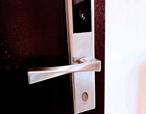 近高醫R12旁超優質獨立陽台套房 - Image 3