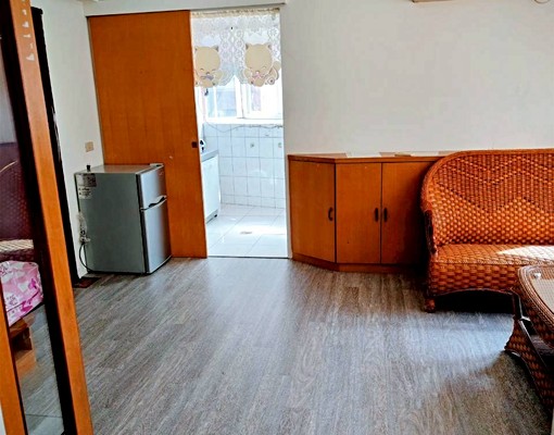 租案~近樂華~四號公園~3房獨棟電梯華廈 - Image 2