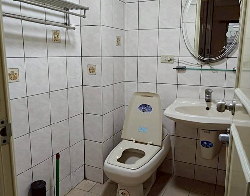 租案~近樂華~四號公園~3房獨棟電梯華廈 - Image 7