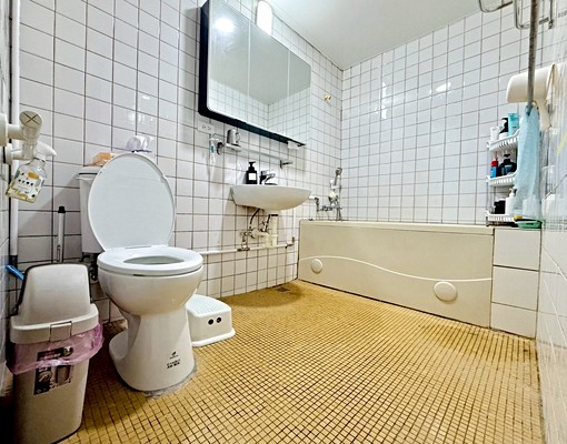 捷運站對面採光老宅｜可租補｜徵室友 - Image 3