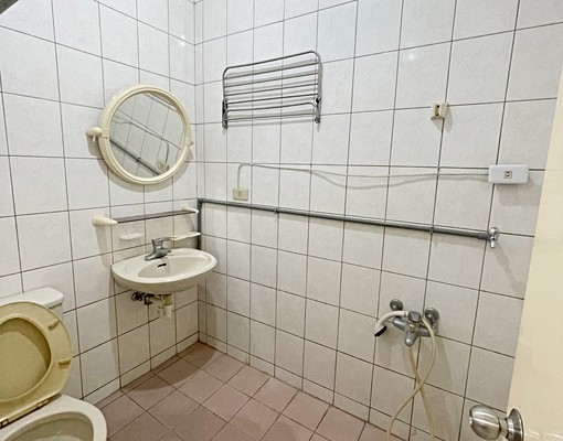 !北屯電梯套房!子母車~獨立衛浴/投幣洗衣機大陽台共用 - Image 2