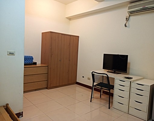 宅樂彭🧡南應大分租套房～可租補（新民街-熱鬧近全家 - Image 1