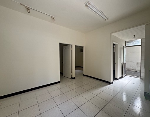 🥇大同路商圈稀有1樓🥇2房+獨立車庫@21世紀呂佩貞 - Image 1