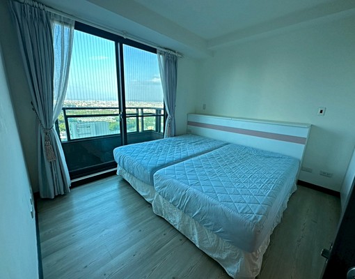 世紀凱悅高樓4房採光好家具齊全不抽菸不寵物有工作證 - Image 3