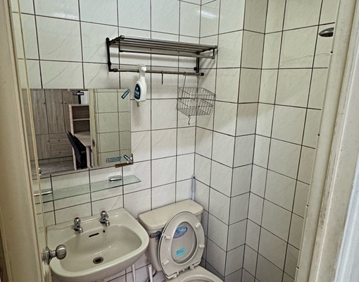 獨立套房4200,電一度3.5元,步行至興大約7分鐘。。 - Image 5